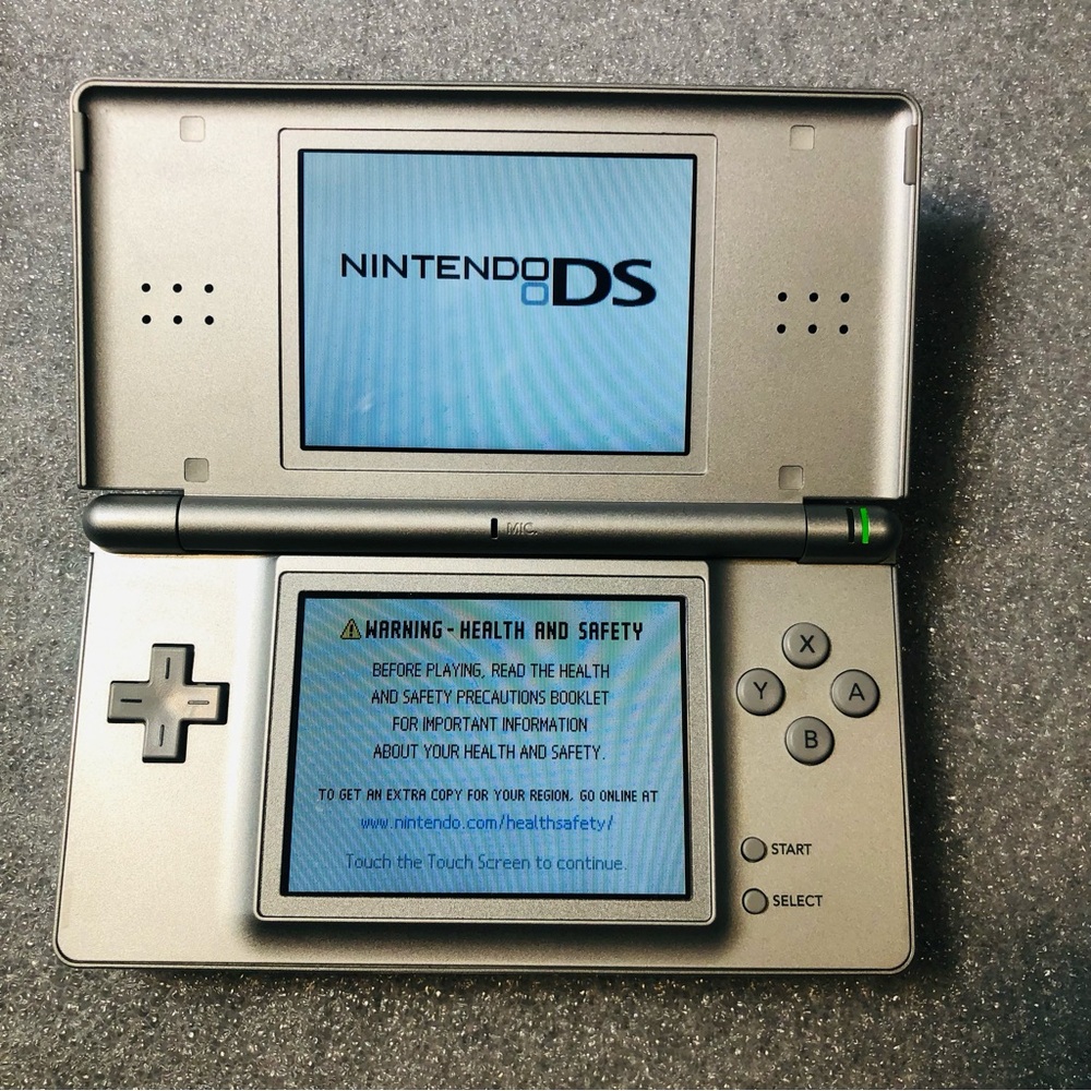 Nintendo DS Lite Silver Stylus,Charger,5 Games, Slot Cover Works And Tested EUC - Picture 2 of 8